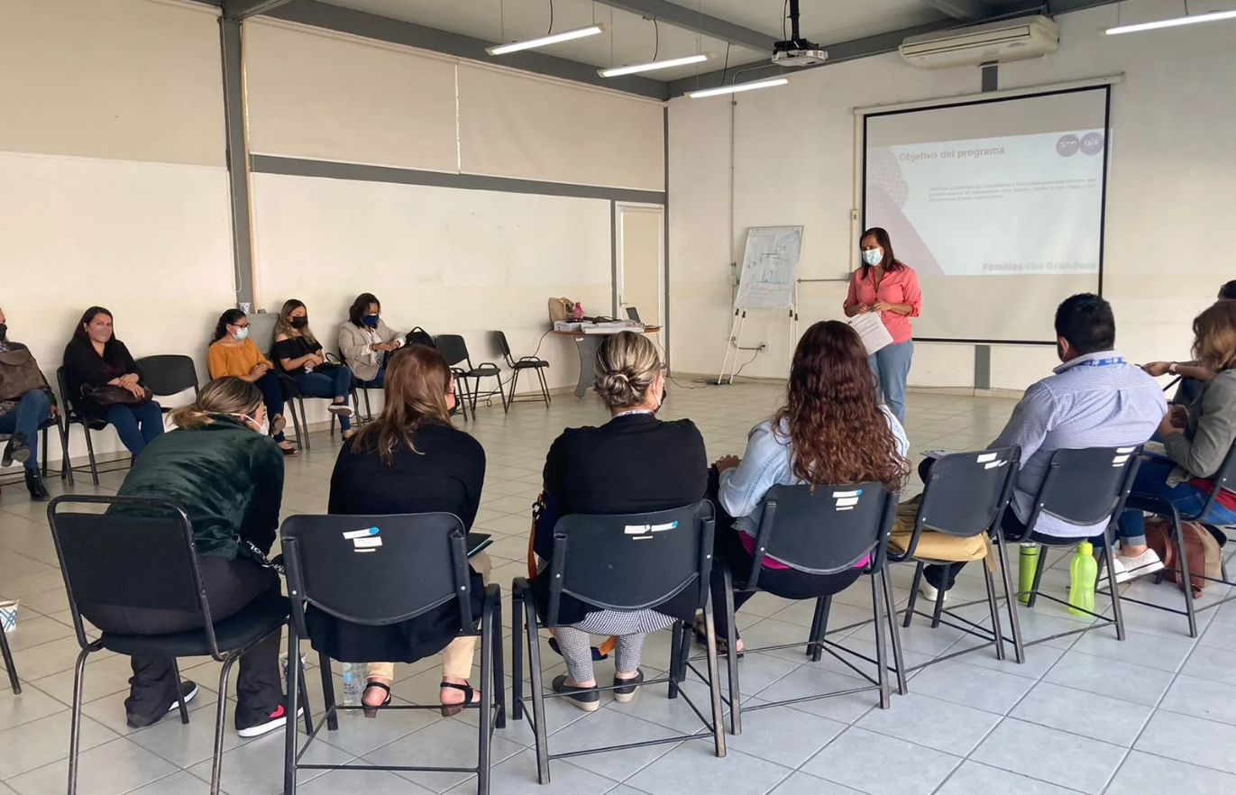 CAPACITA DIF A PERSONAL DE CASAS HOGAR PARA UNA MEJOR CRIANZA